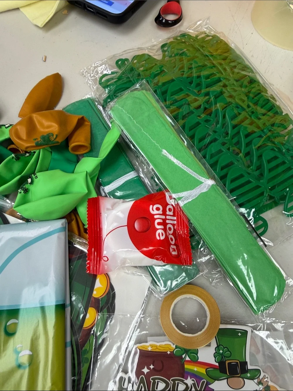 St. Patrick Party Balloon Decorations Kit - banner, Mylar balloons, glasses more